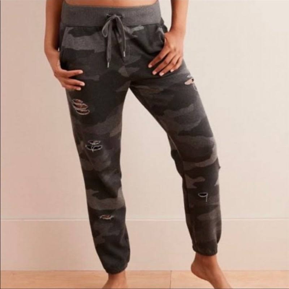aerie distressed camo joggers